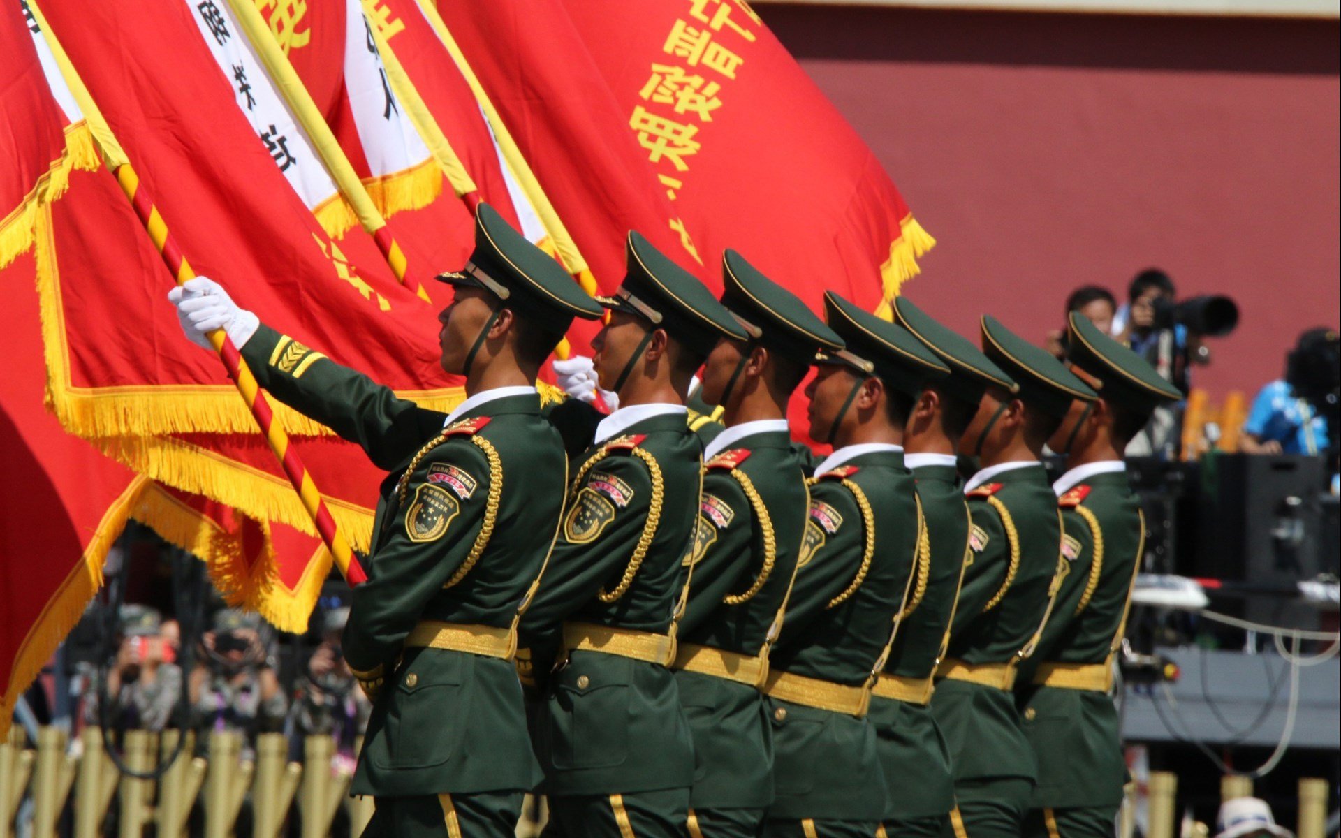 是否应加强球员赛后采访质量监督